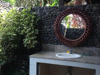 nirarta centre for living awareness