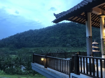 nirarta centre for living awareness