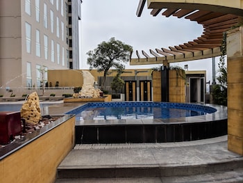 strategic 2br apartment at trillium residence