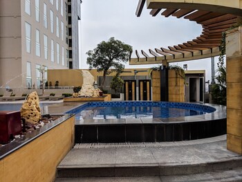 strategic 2br apartment at trillium residence