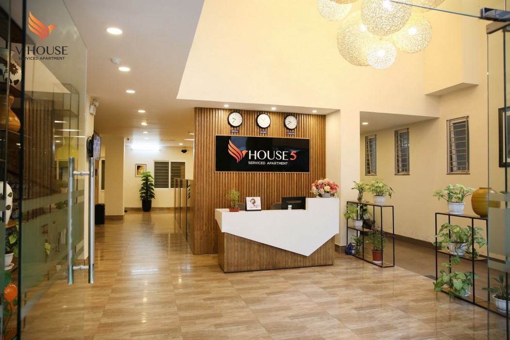 v house 5 serviced apartment