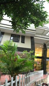 v house 5 serviced apartment