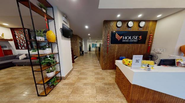 v house 5 serviced apartment