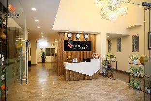 v house 5 serviced apartment