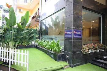 v house 5 serviced apartment