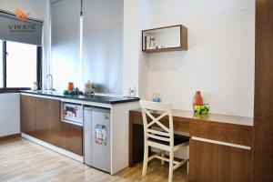 v house 5 serviced apartment
