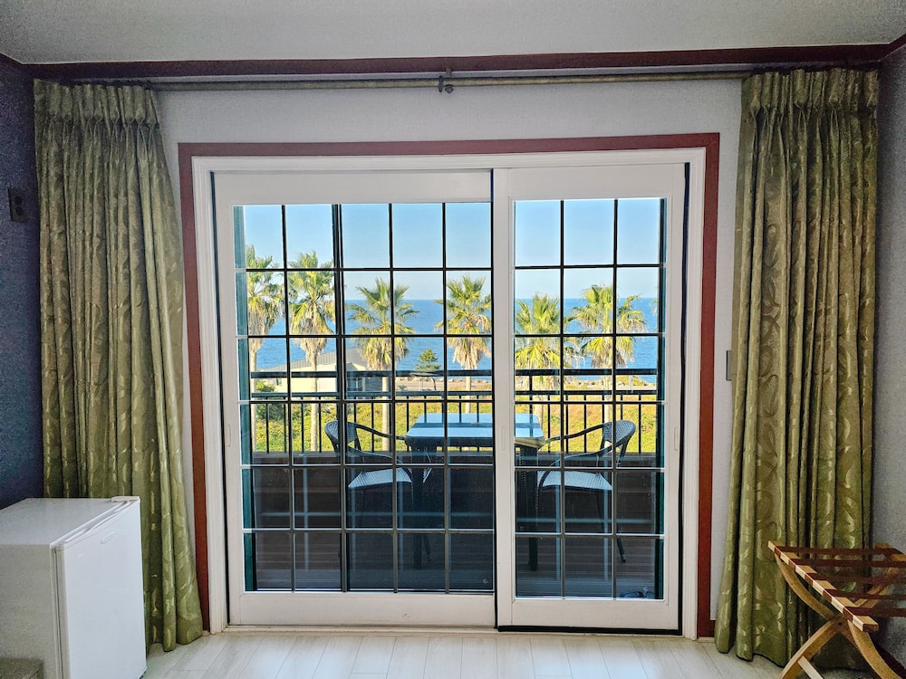 sea cliff hotel jeju