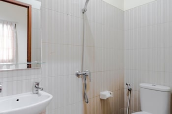 reddoorz jalan biak roxy jakarta