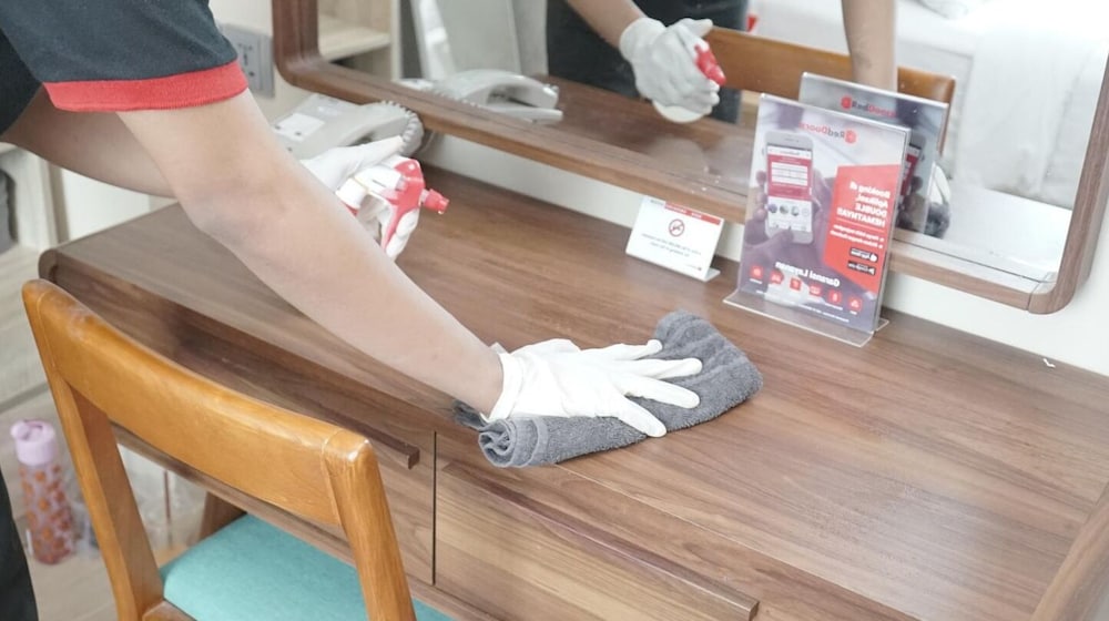 reddoorz jalan biak roxy jakarta