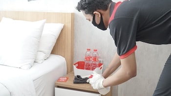 reddoorz jalan biak roxy jakarta