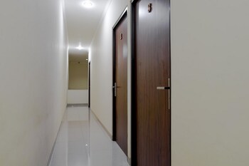 reddoorz jalan biak roxy jakarta
