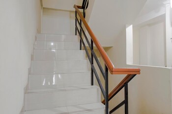 reddoorz jalan biak roxy jakarta