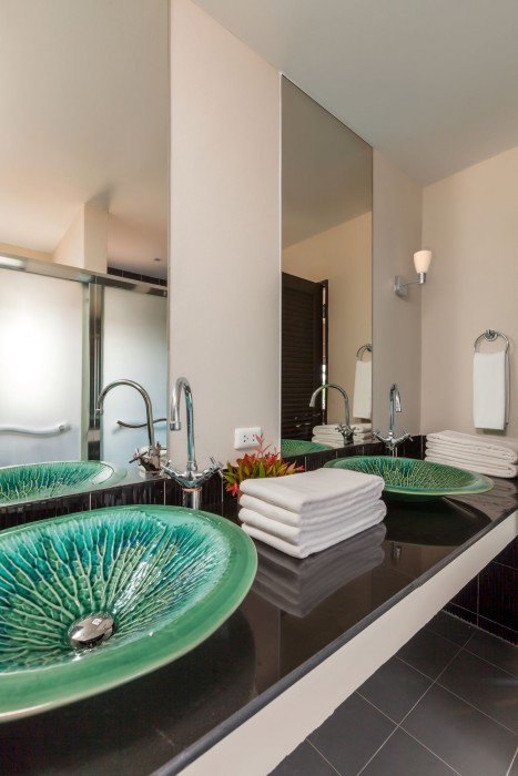 sakoo valley naithon beach