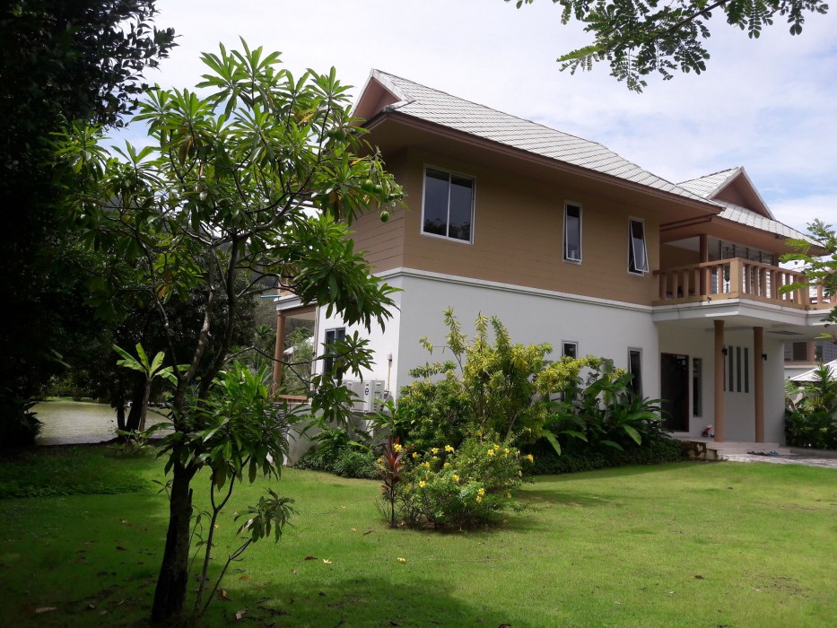 sakoo valley naithon beach