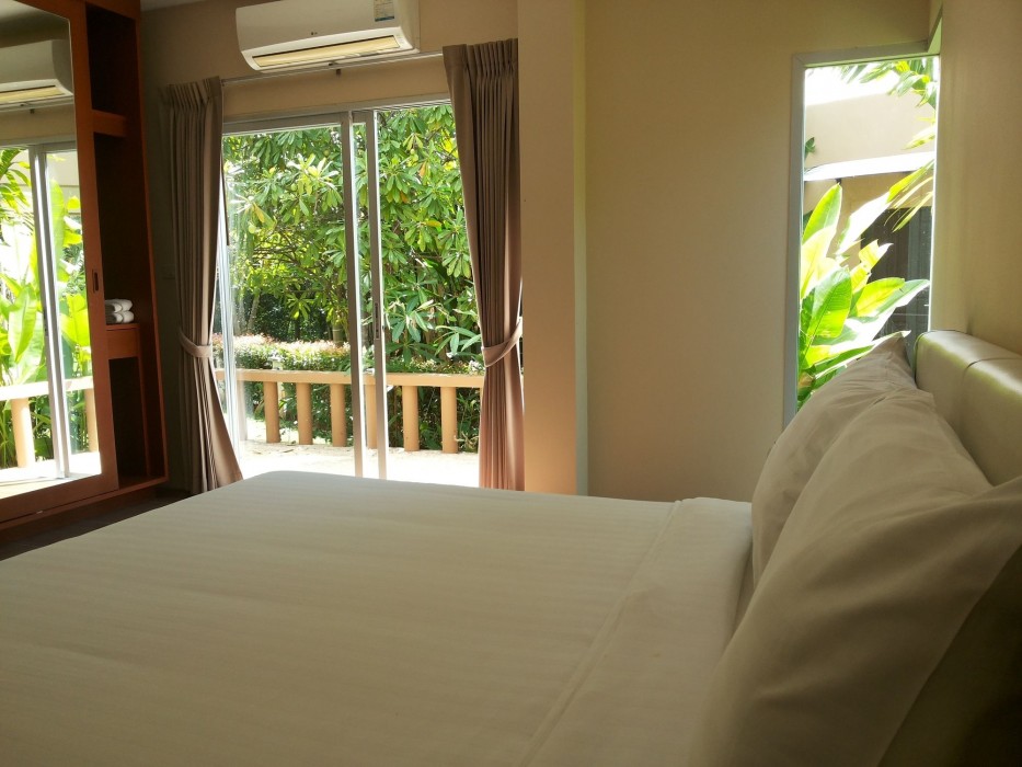 sakoo valley naithon beach