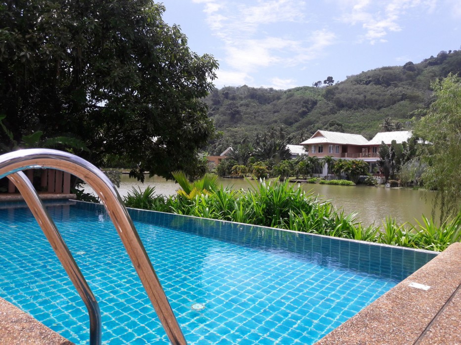 sakoo valley naithon beach