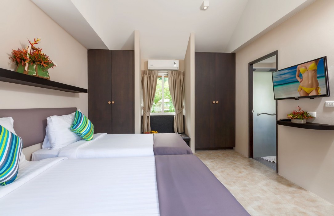 sakoo valley naithon beach