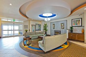 holiday inn express and suites denver east peoria street by ihg
