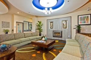 holiday inn express and suites denver east peoria street by ihg