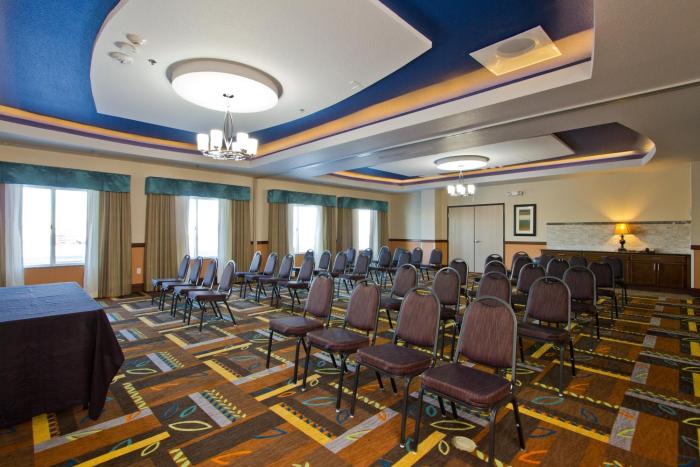 holiday inn express and suites denver east peoria street by ihg