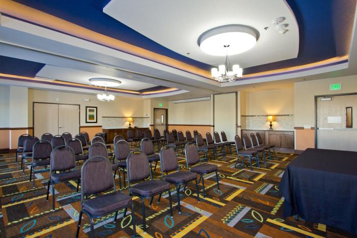 holiday inn express and suites denver east peoria street by ihg