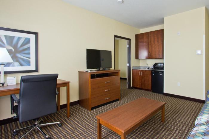 holiday inn express and suites denver east peoria street by ihg