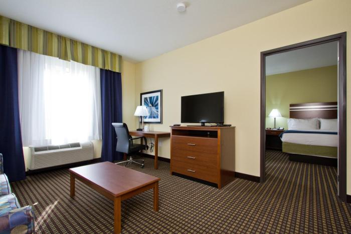 holiday inn express and suites denver east peoria street by ihg