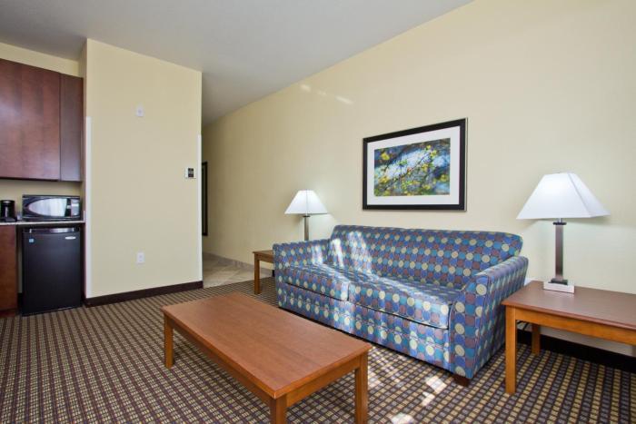 holiday inn express and suites denver east peoria street by ihg
