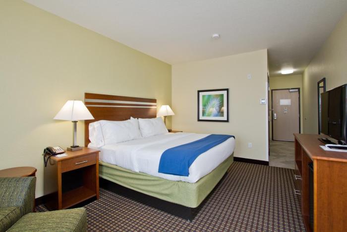 holiday inn express and suites denver east peoria street by ihg