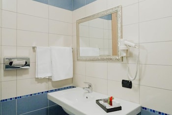 hotel sogni doro airport