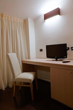 hotel sogni doro airport