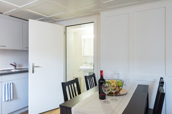 hitrental zeughausgasse apartments