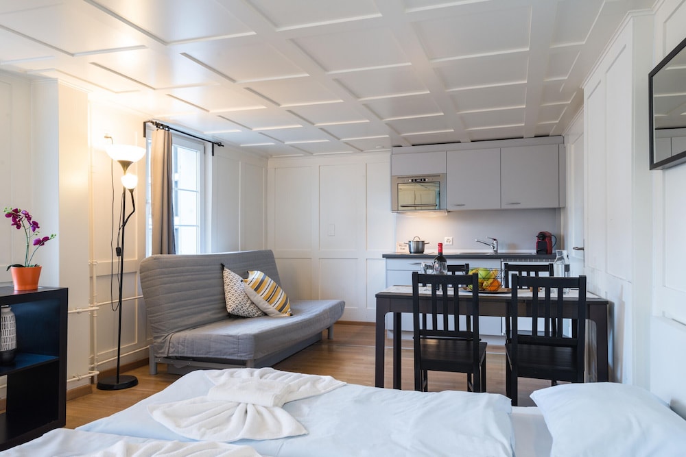 hitrental zeughausgasse apartments