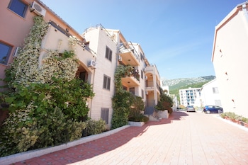 apartments becici sunset