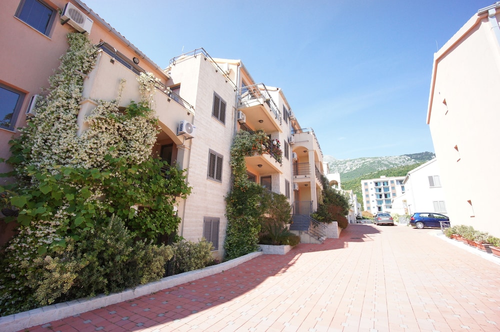 apartments becici sunset