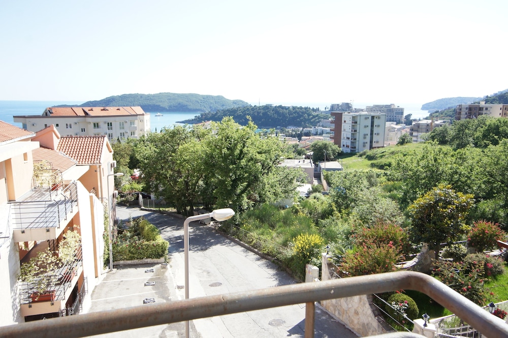 apartments becici sunset