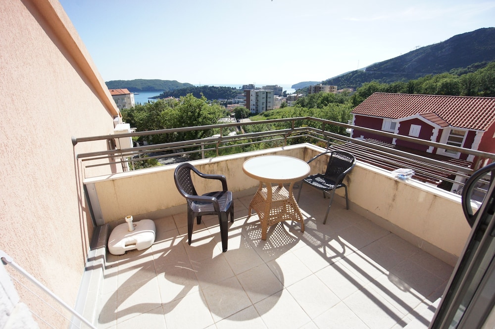 apartments becici sunset