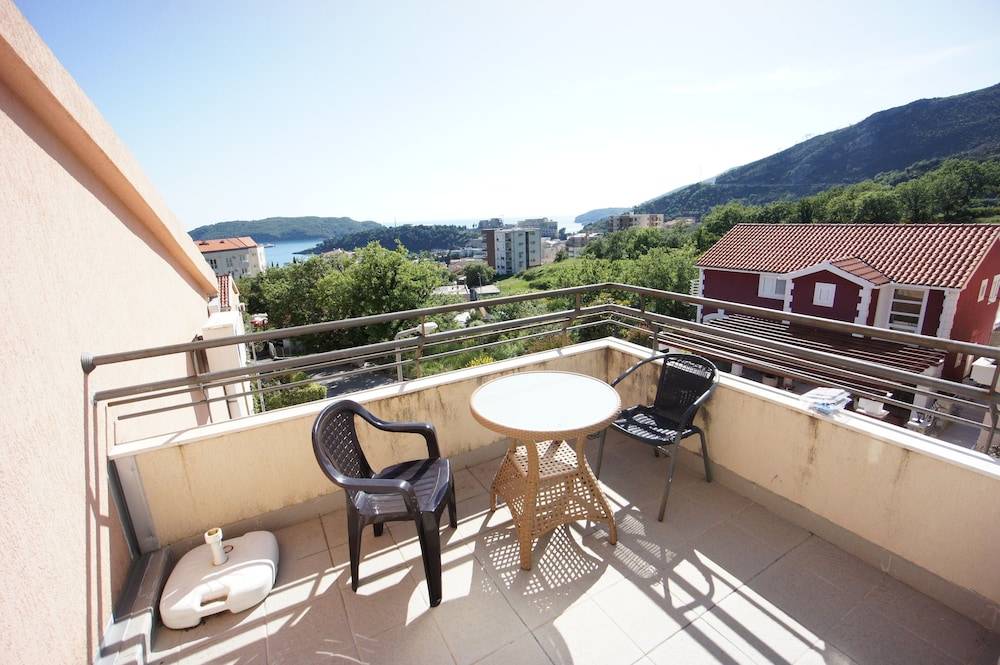 apartments becici sunset