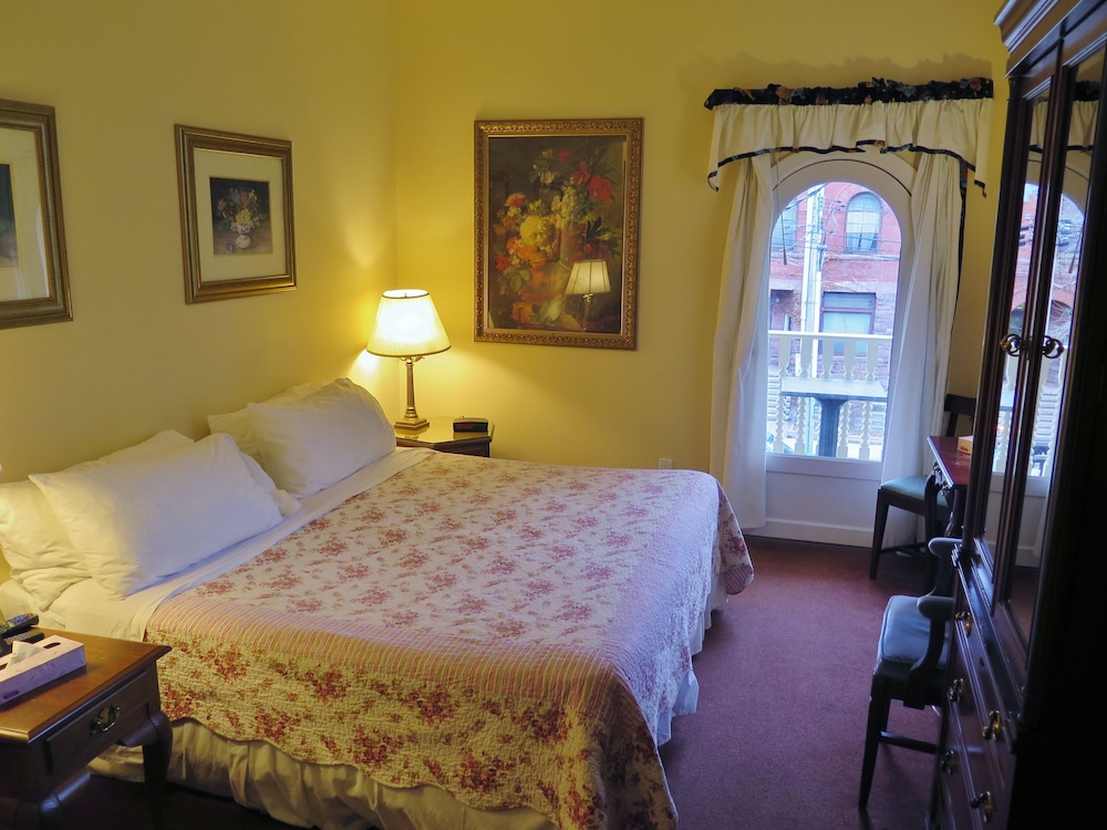 madison manor boutique hotel