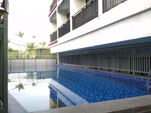 stylish and comfortable studio at beverly dago apartment by travelio
