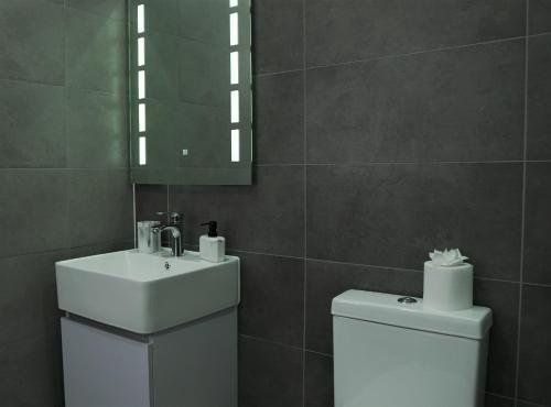 sapphire house apartments