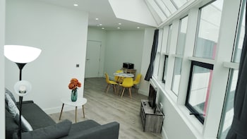 sapphire house apartments