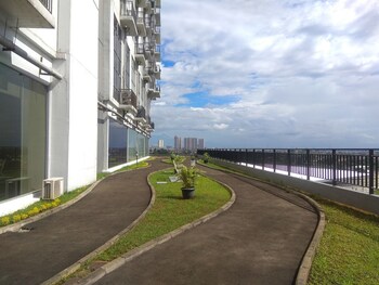 modern and cozy studio park view condominium apartment