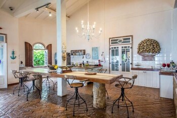 vila toro guest house