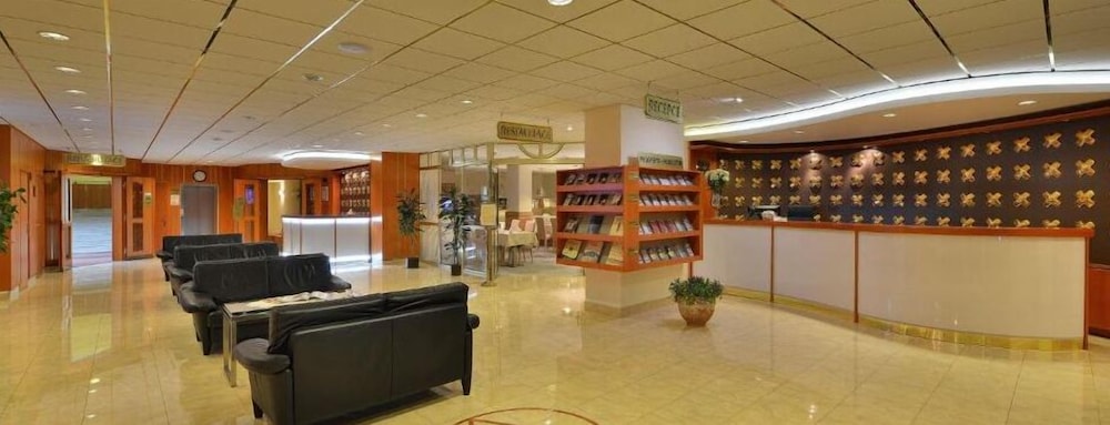 lazensky hotel pyramida