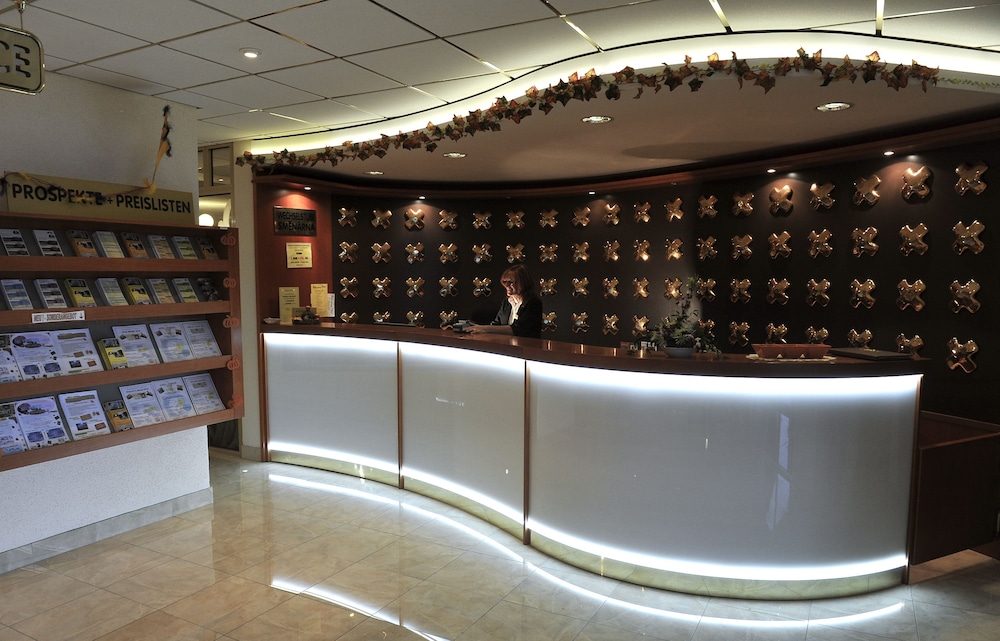 lazensky hotel pyramida