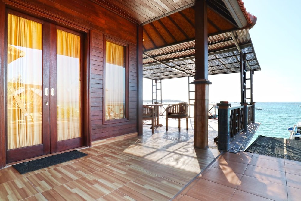 the beach huts lembongan