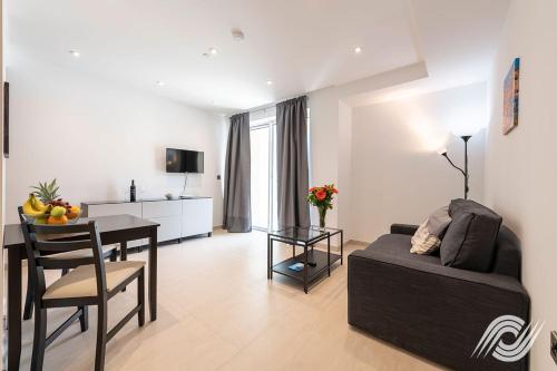 bentley holiday apartments west one