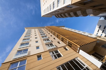 bentley holiday apartments west one