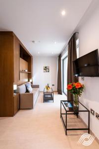 bentley holiday apartments west one